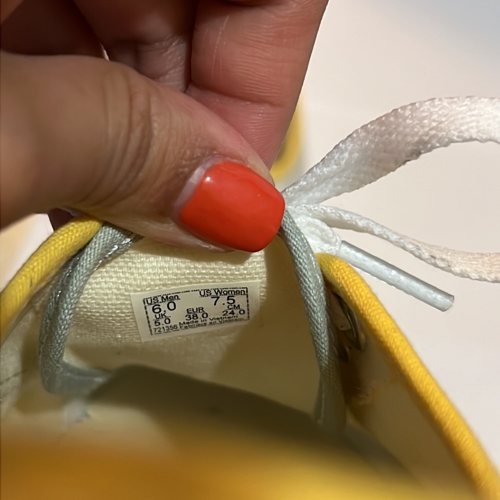 VANS - Picture 4 of 5